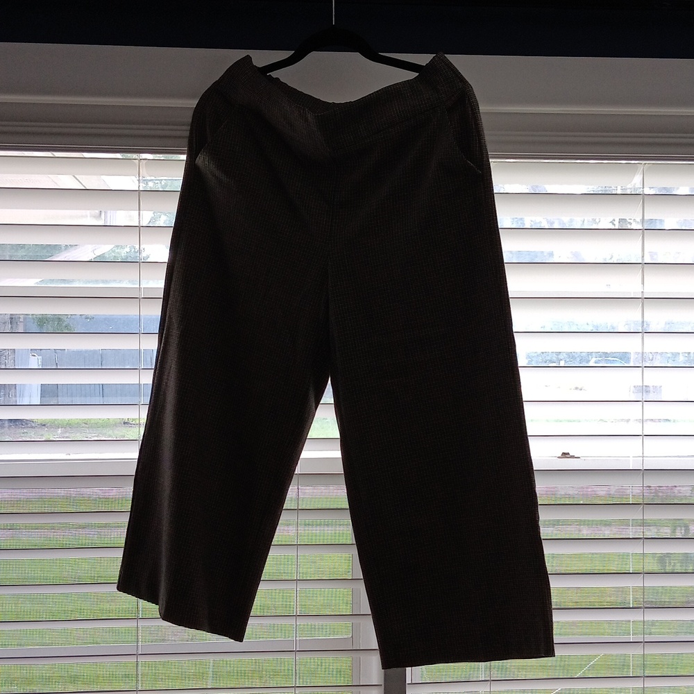 Brown plaid ankle pant with pockets candies brand size large